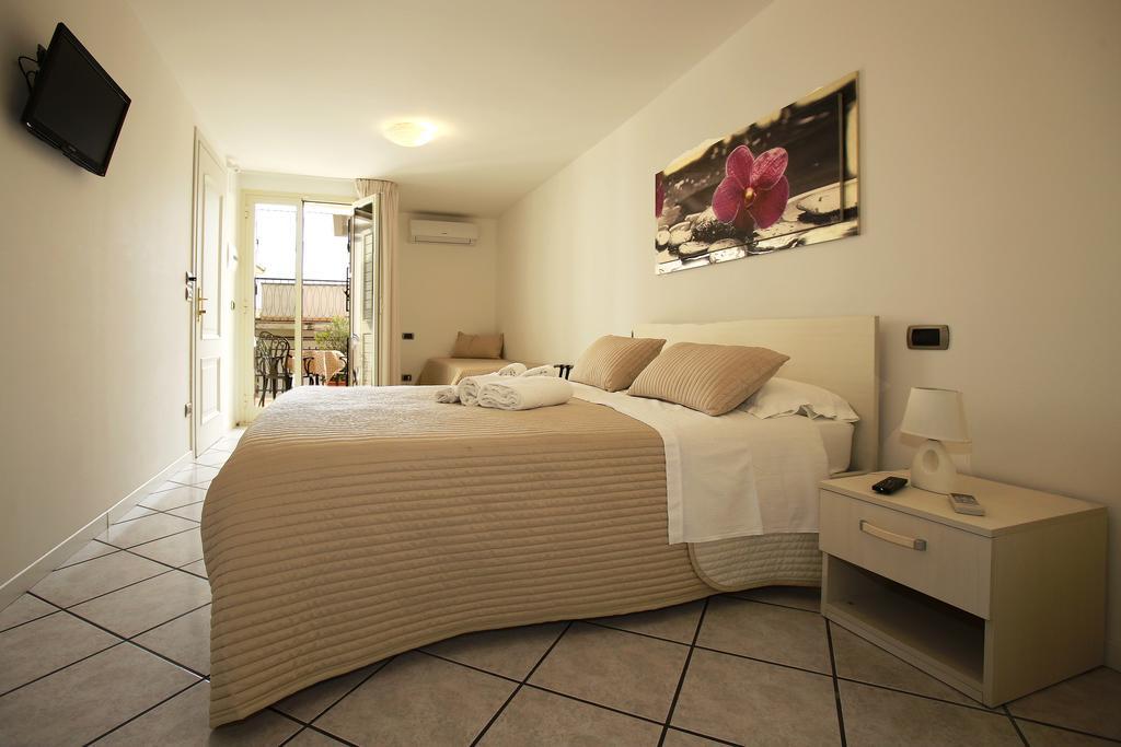 B&B A Casa Di Amici Giardini-Naxos Exterior foto
