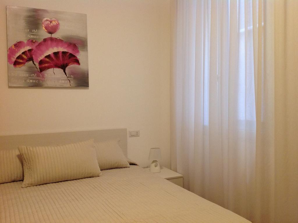 B&B A Casa Di Amici Giardini-Naxos Habitación foto