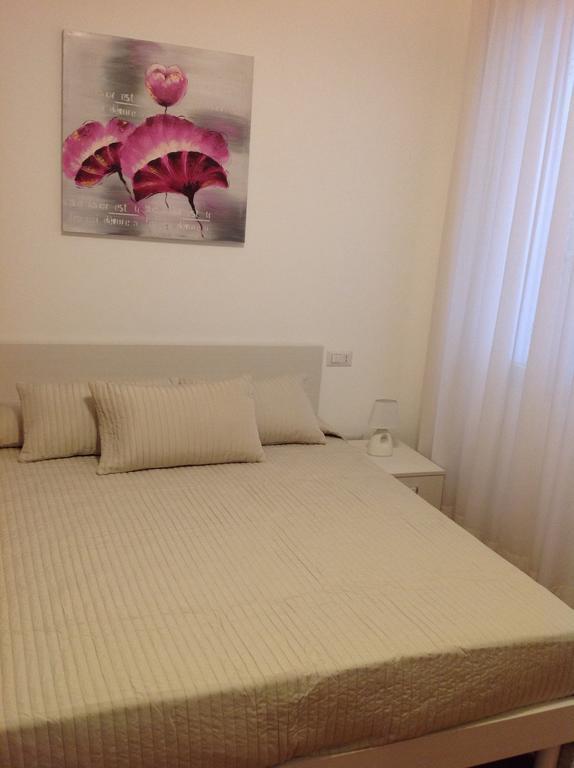 B&B A Casa Di Amici Giardini-Naxos Habitación foto